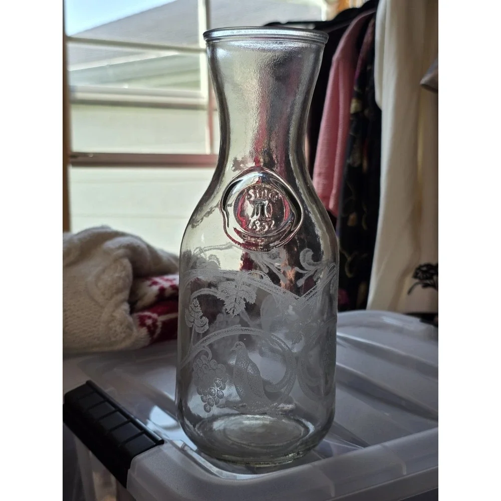 antique wine carafe decanter‎
